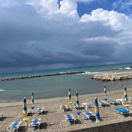 Bistrot Del Mare Apartment Santo Stefano al Mare Luaran gambar