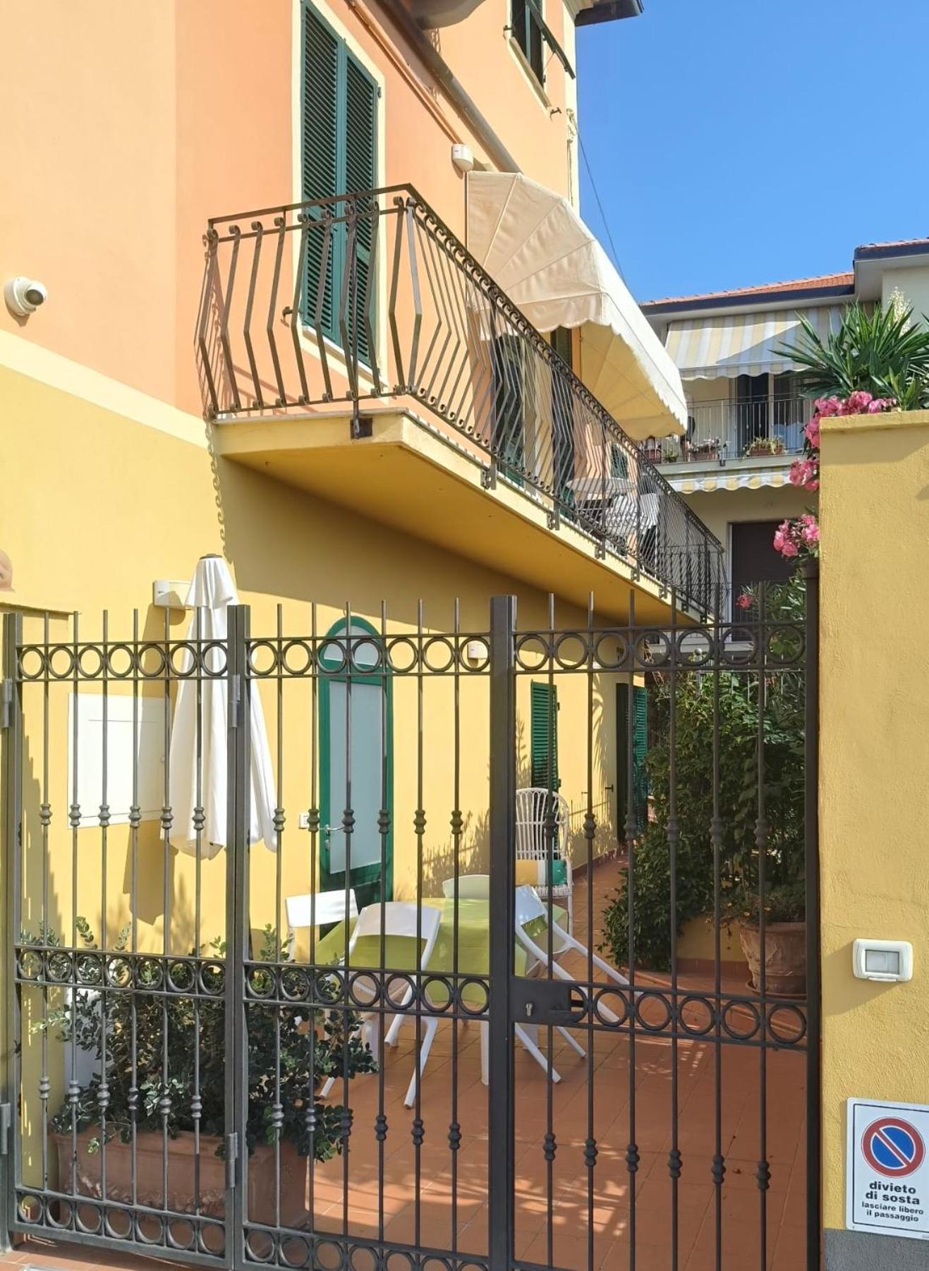 Bistrot Del Mare Apartment Santo Stefano al Mare Luaran gambar