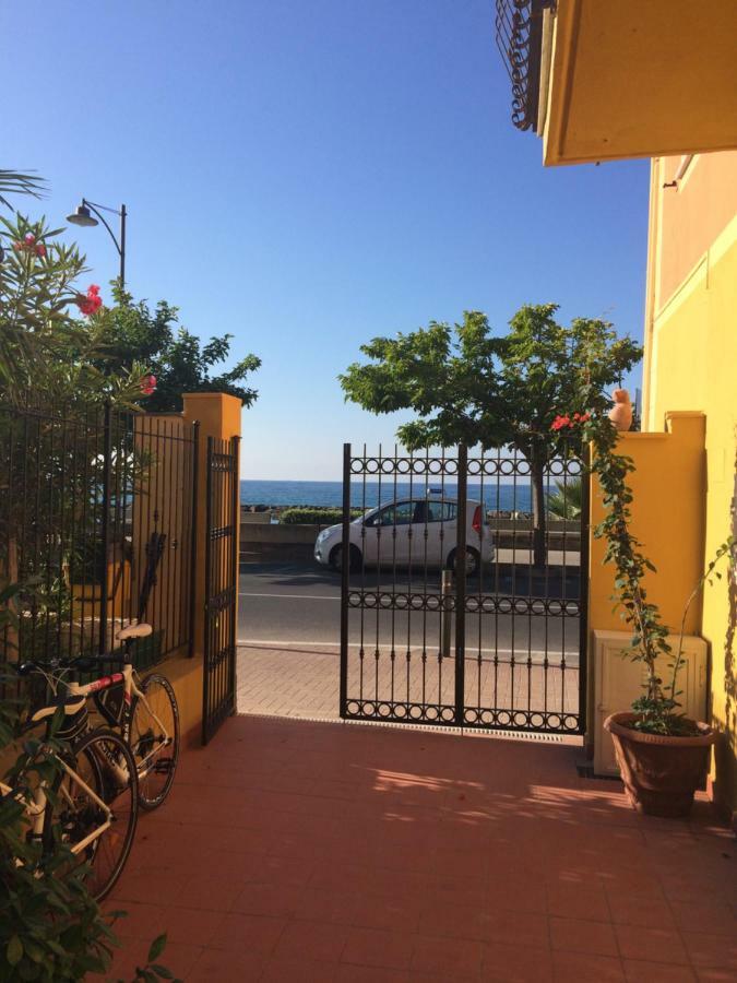 Bistrot Del Mare Apartment Santo Stefano al Mare Luaran gambar