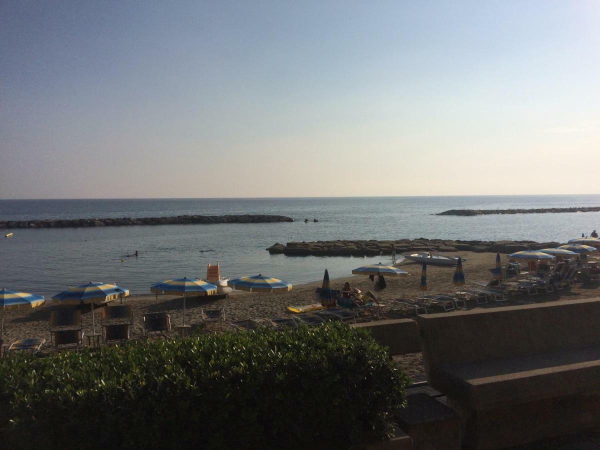 Bistrot Del Mare Apartment Santo Stefano al Mare Luaran gambar