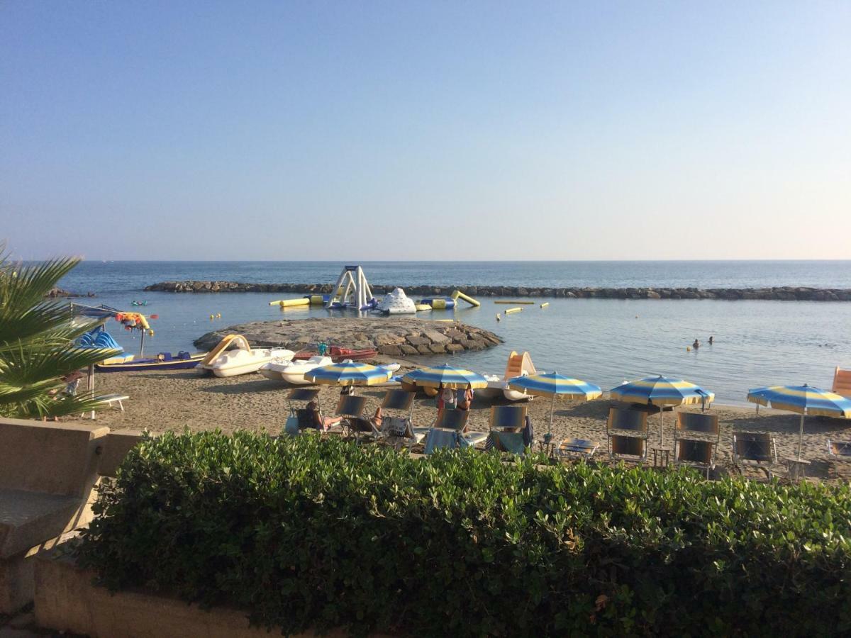 Bistrot Del Mare Apartment Santo Stefano al Mare Luaran gambar